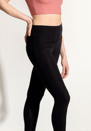 Yoga Leggings „Larimar“ in Schwarz gerippt 1