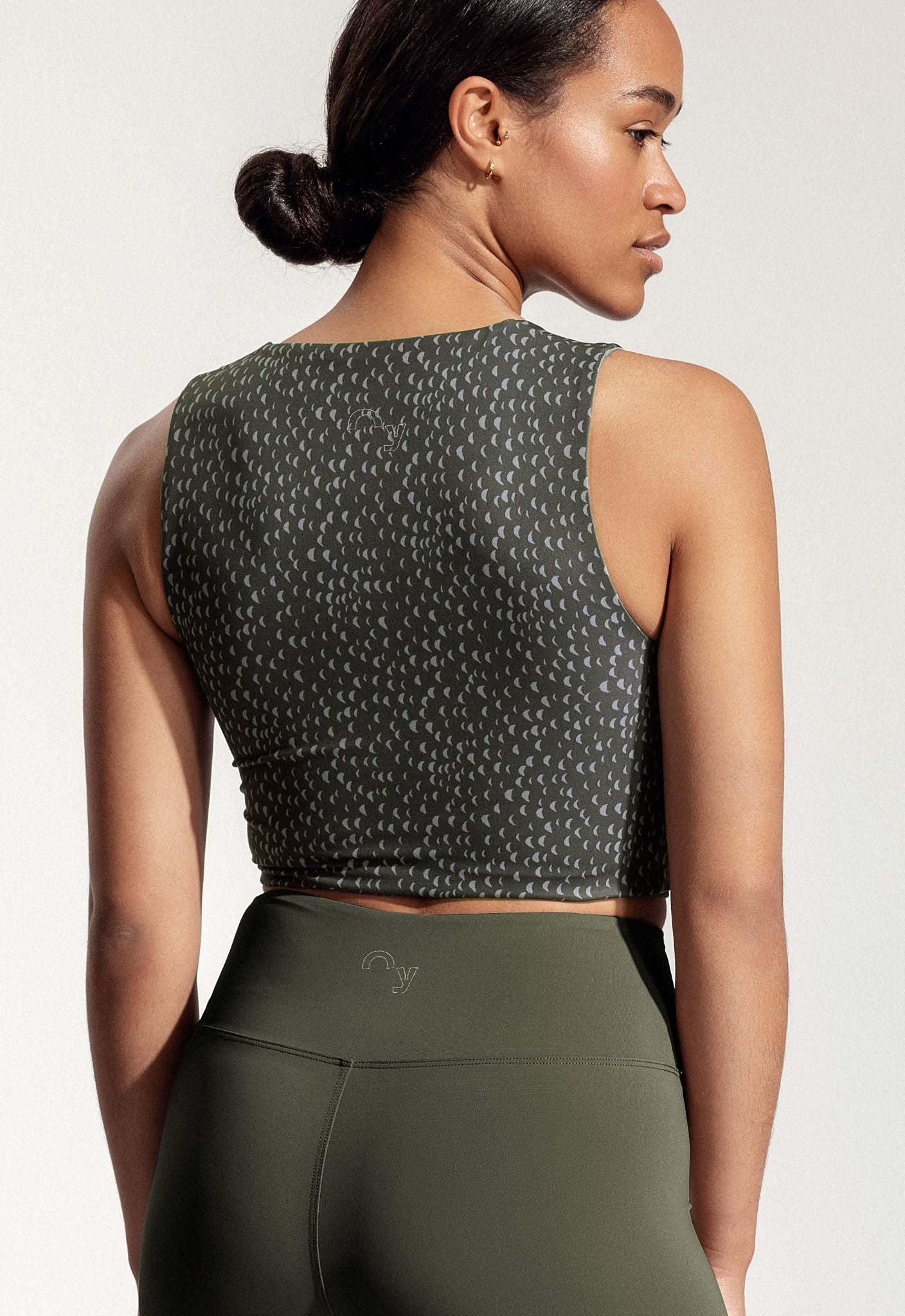 Yoga Oberteil „Amber“ mit Green Moon Print 2