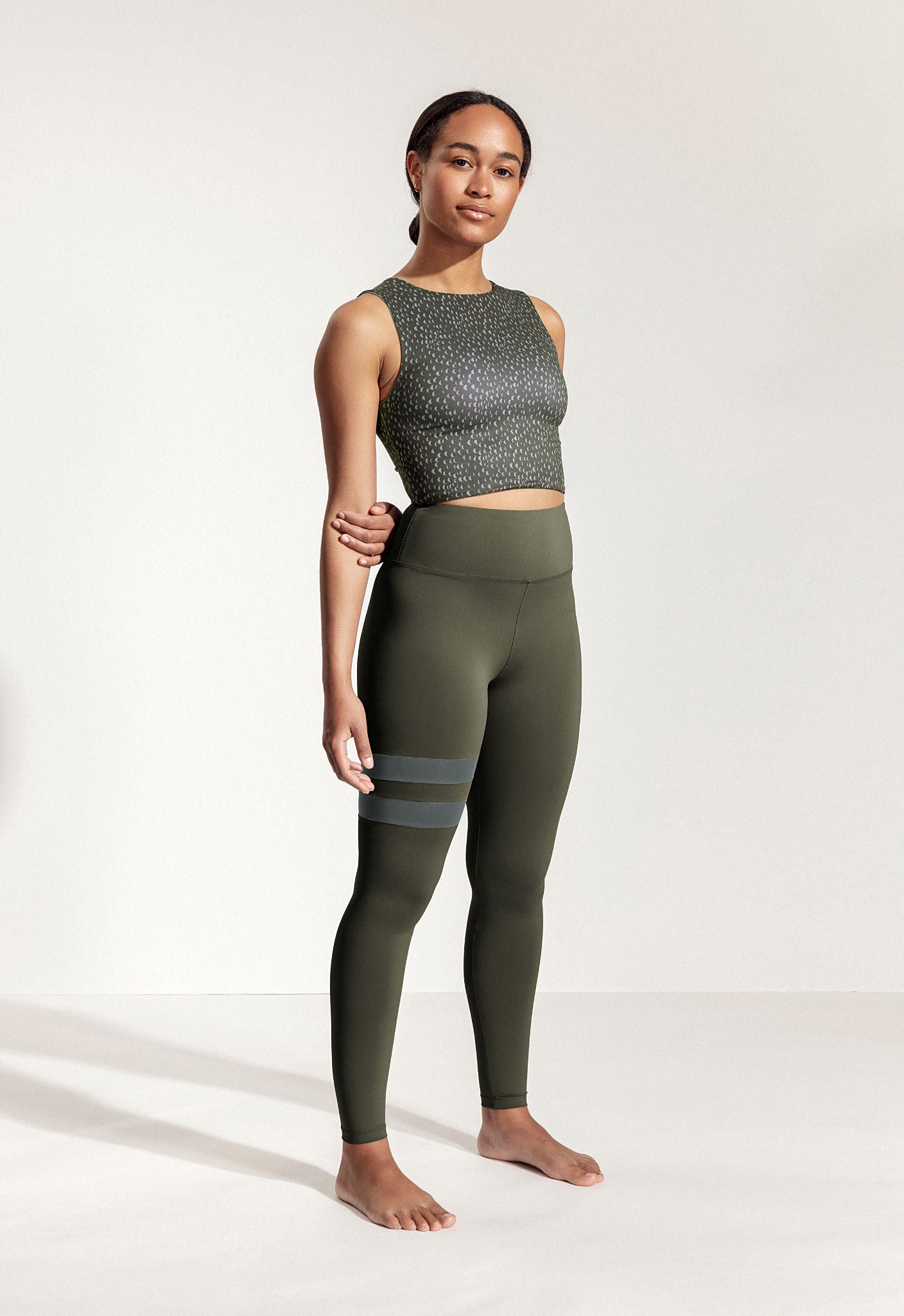 Yoga Oberteil „Amber“ mit Green Moon Print 3