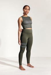 Yoga Oberteil „Amber“ mit Green Moon Print 3