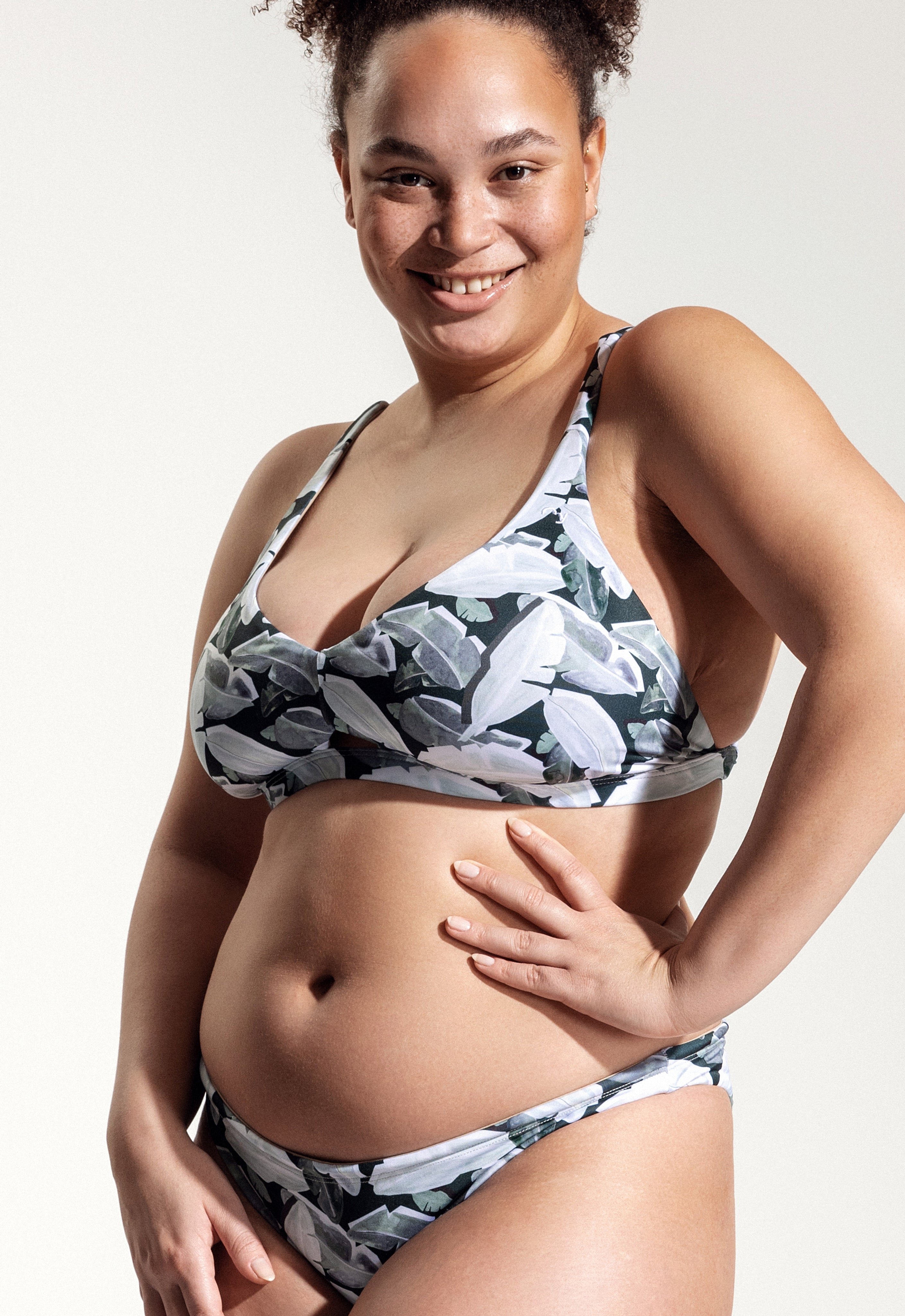 Surf Bikini Oberteil „Coho“ mit grünem Blattmuster 5